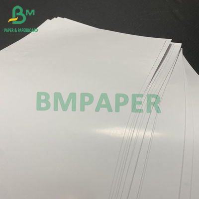 έγγραφο 150gsm 157gsm Chromocoat στη δεσμίδα φύλλων που συσκευάζει 640 X 900mm 700 X 1000mm