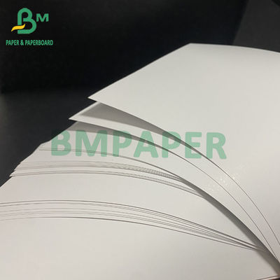 Ντυμένο μεταλλίνη μέγεθος 635mm X 900mm εγγράφου 80G 90G 100G 115G C2S στιλπνό