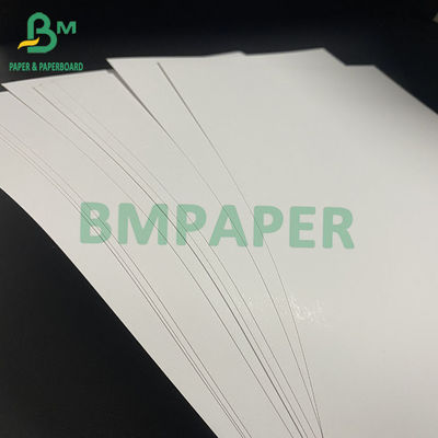 Ντυμένο μεταλλίνη μέγεθος 635mm X 900mm εγγράφου 80G 90G 100G 115G C2S στιλπνό