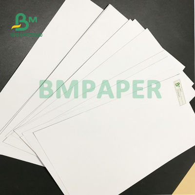 Έξοχο άσπρο έγγραφο όφσετ Woodfree 140gsm 160gsm 635mm X 914mm καλή λειότητα