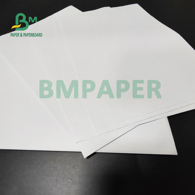 χωρίς επίστρωση άσπρο Woodfree έγγραφο δεσμών 50gsm 55gsm για το βιβλίο που τυπώνει 66 X 106cm