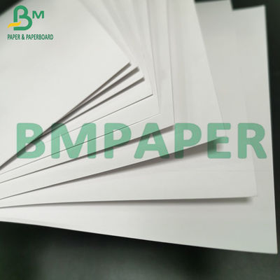 Υψηλό στιλπνό έγγραφο να λάμψει Papel μεταξιού 130 και 115 GSM C2s άσπρο για τις καλύψεις