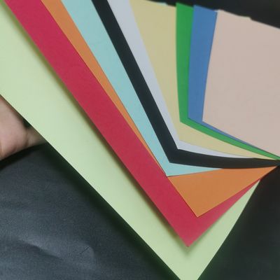 110 γραμμάρια χρωματιστή ανάγλυφη χαρτί με υφή για την κάλυψη