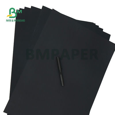 150gm 200gm Μαύρο χαρτί Kraft για συσκευασία δώρων 70 x 100cm Καλή δυσκαμψία