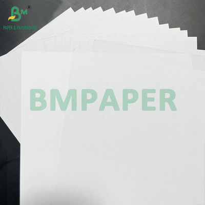 Λάμψη επιφάνειας 1 mm 1,5 mm Μύθος λευκή πλάτη διπλής πλακέτας γκρίζος πυρήνας 102 x 72cm