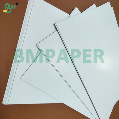 Χαρτί με γυαλιστερό επίχρισμα C2S 310gsm 320gsm με μαύρο πυρήνα για τράπουλες A3 A4 Υψηλή αδιαφάνεια